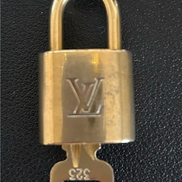 Louis Vuitton Lock & Key - choose your number - Picture 13 of 16